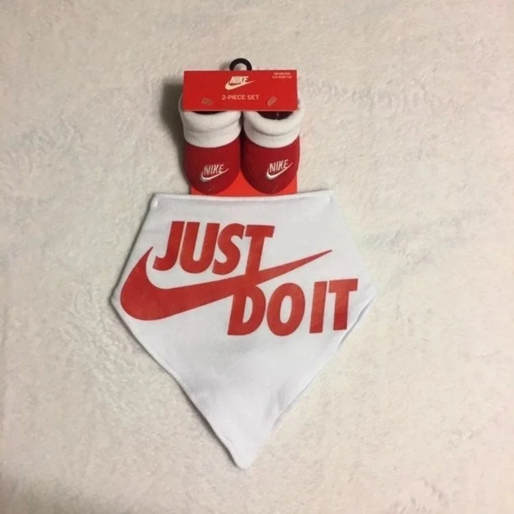 New baby Nike Bib and booties bundle‎